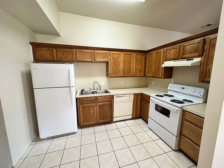 3201 Conestoga Dr — Photo 7