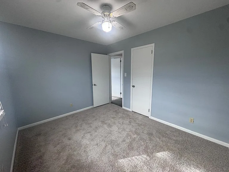 908 Rochester Dr — Photo 8