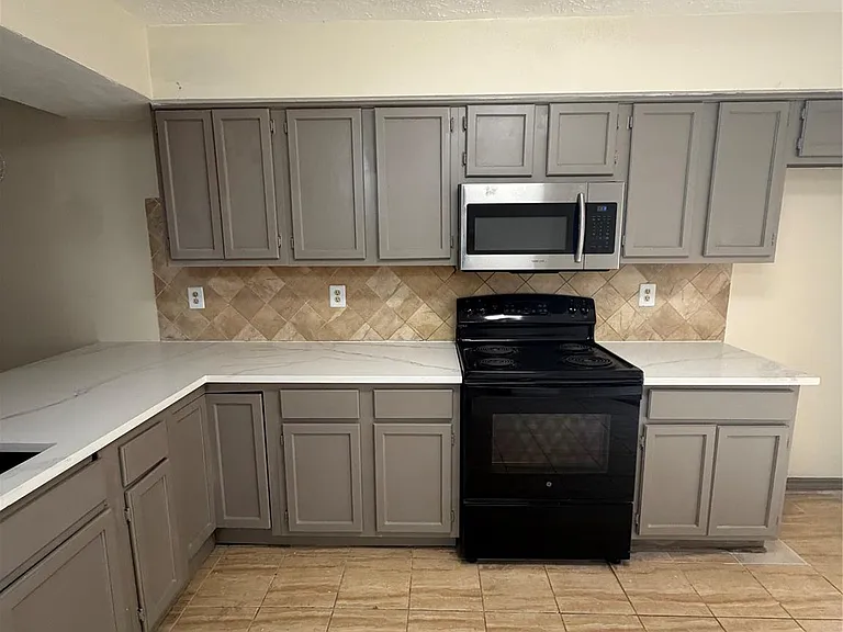 9327 Westacre Pl — Photo 2