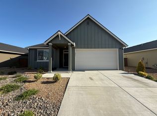 4057 SW Reindeer Ave, Redmond, OR 97756