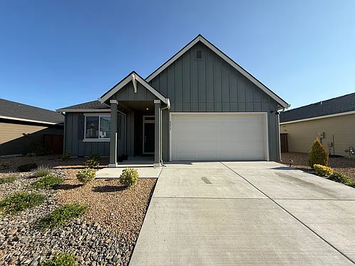4057 SW Reindeer Ave Photo 1