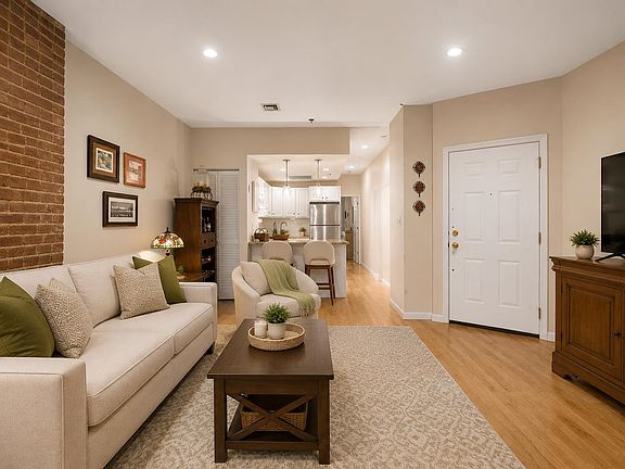 4th image of 214 Park Ave APT 3r