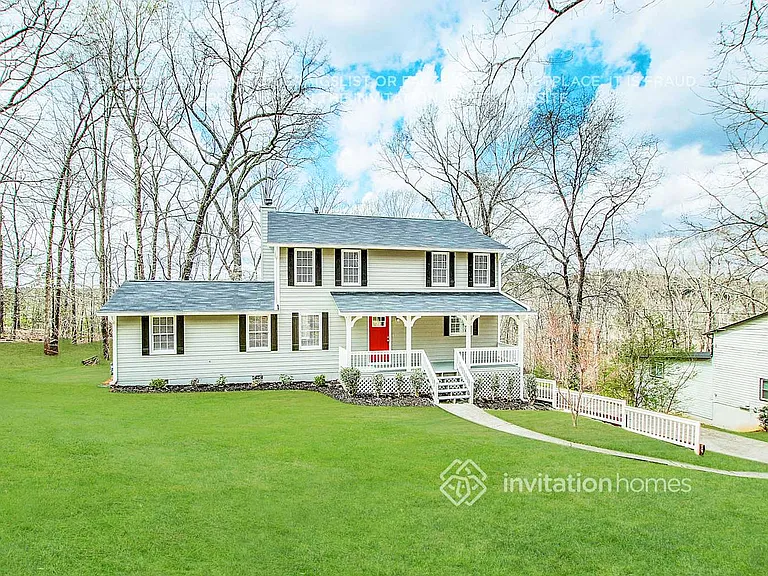 281 Lancaster Cir — Photo 2