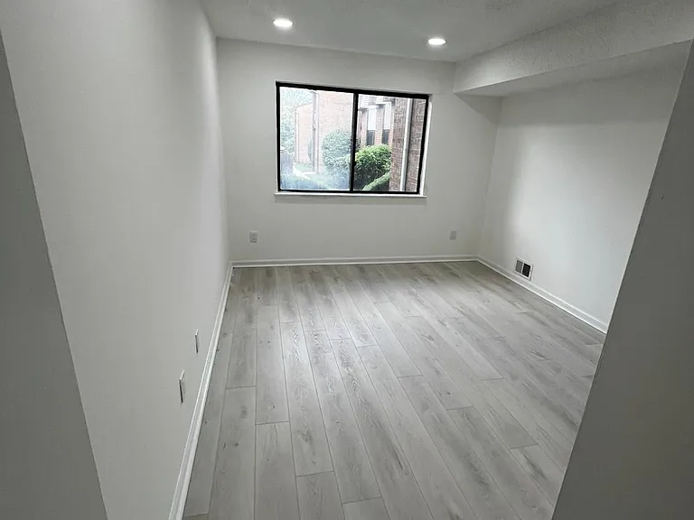 903 Edison Glen Ter — Photo 10