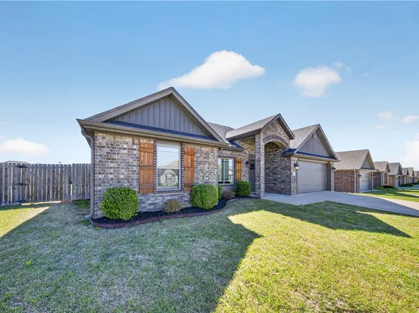 1737 Charismatic Dr, Prairie Grove, AR 72753