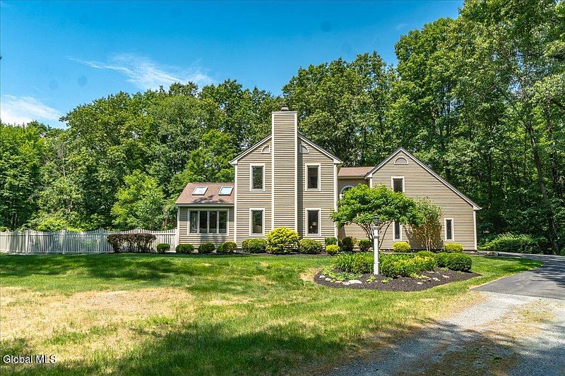 4th image of 597 Grooms Road