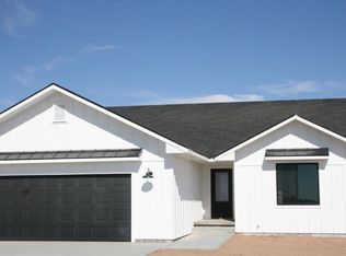 806 Edelle Ave, Sublette, KS 67877