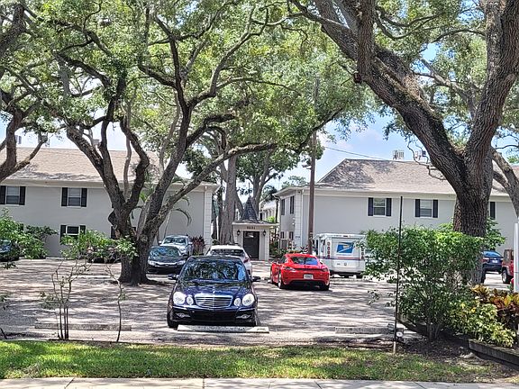2nd image of 5221 Bayshore Blvd APT 44
