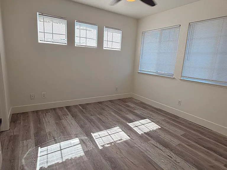 2749 Marlow Ct — Photo 31