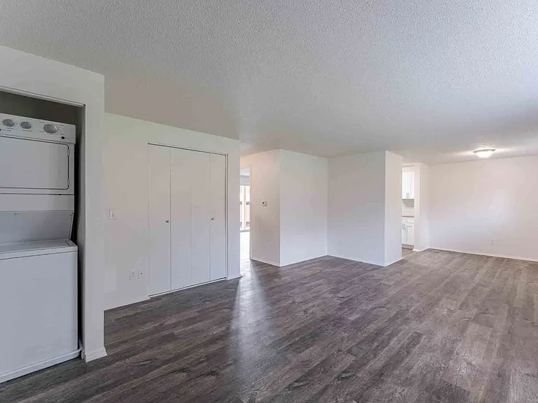 Creek Hill Apartment Homes — Photo 9