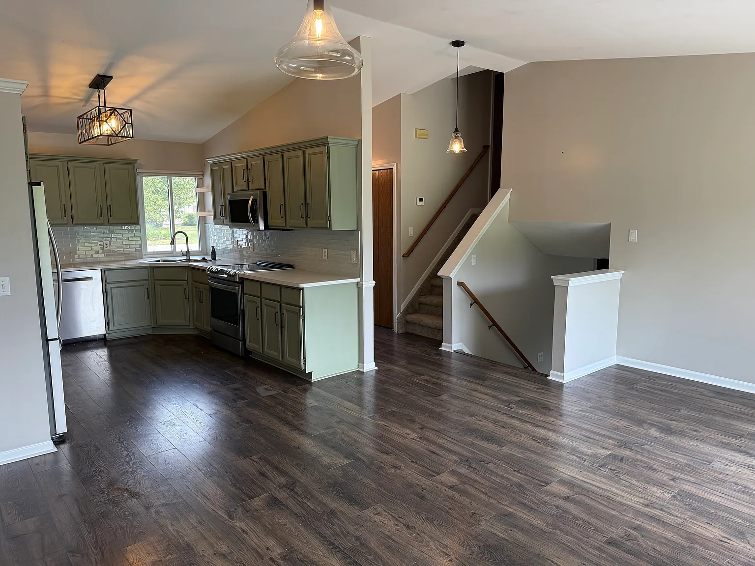 3 bed, 1575 sqft, $2,450 — Photo 4