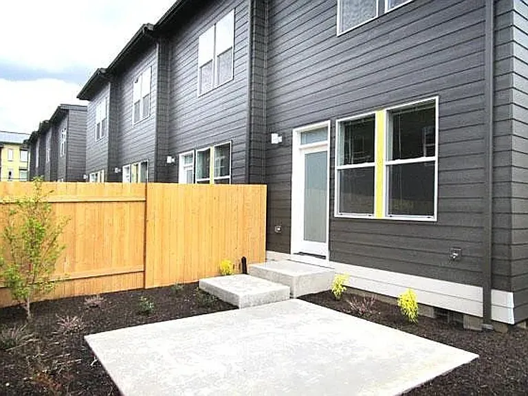 Axis PDX Apartments — Photo 13