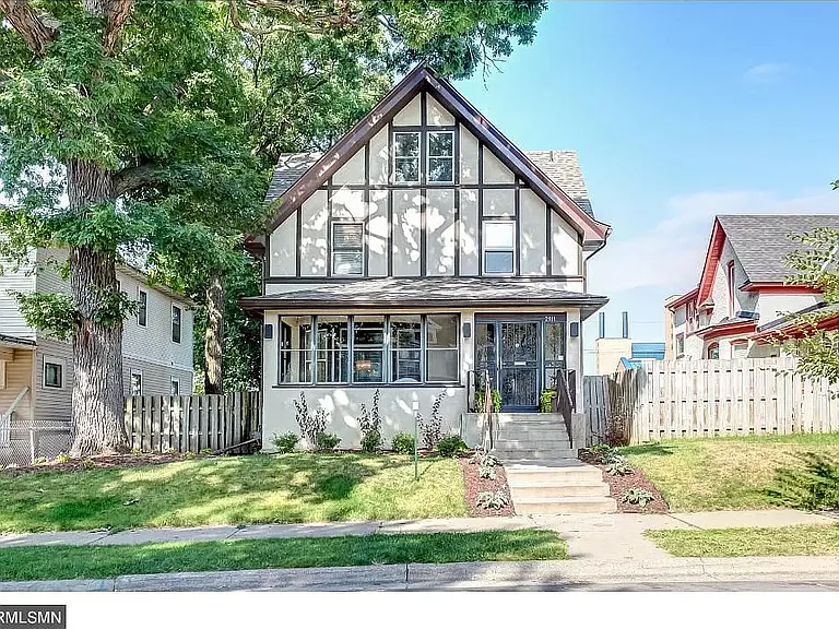 2911 Girard Ave N — Photo 1