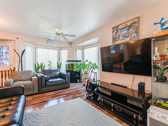 4th image of 4609 38a Ave NW