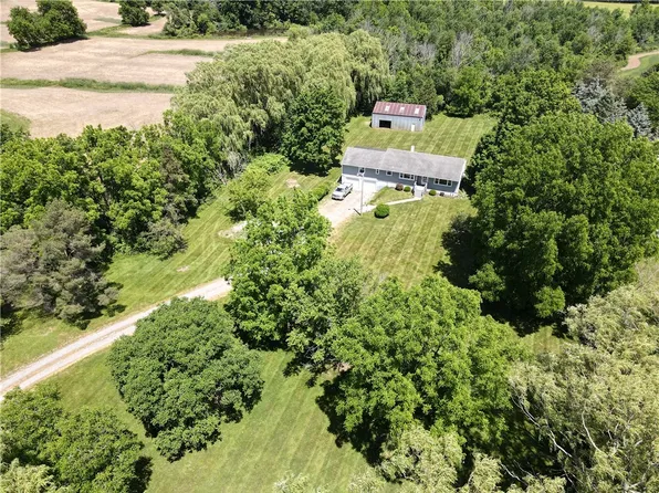 6720 Rice Rd E, Bloomfield, NY 14469