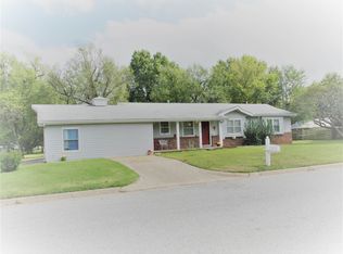 1914 N C St, Arkansas City, KS 67005