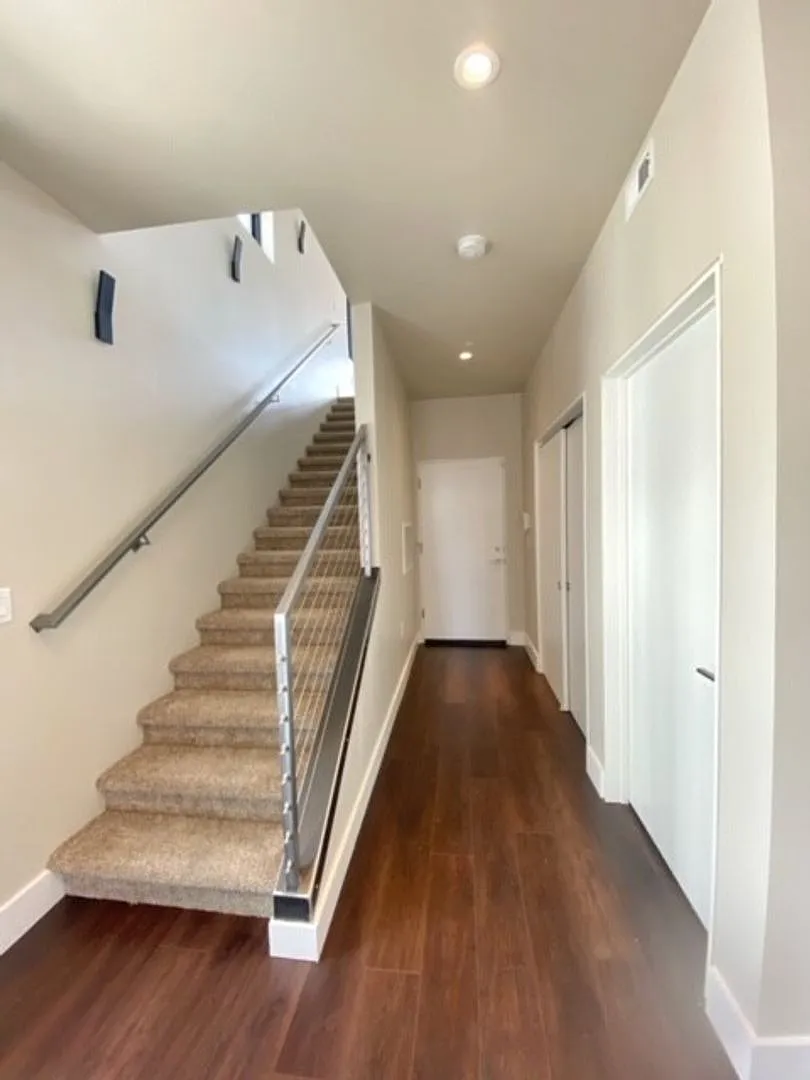 2BD/2 Bath unit MidTown Townhome — Photo 2