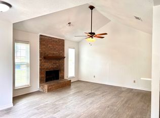 2121 Stone Moss Ln, Grapevine, TX 76051