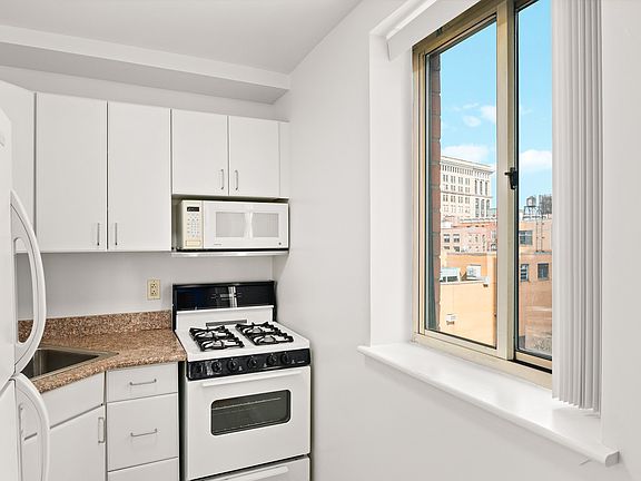 3rd image of 227 Mulberry St APT 2A