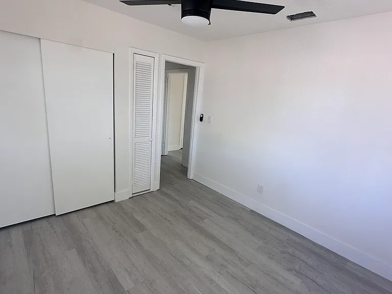 303 W Emma St #1/2 — Photo 11