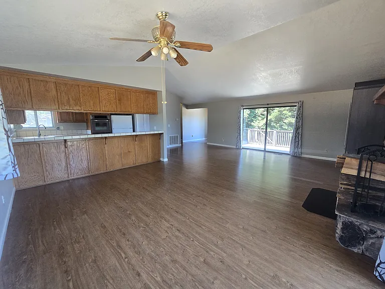 13033 Clements Rd — Photo 10
