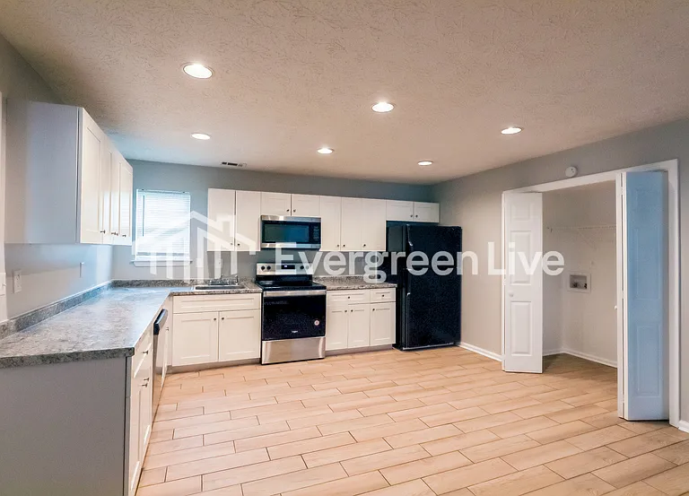 7765 Bar Harbor Dr — Photo 2
