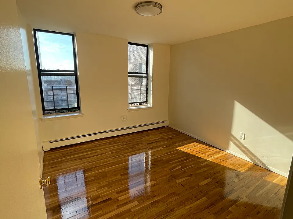 976 Sheridan Ave #6A