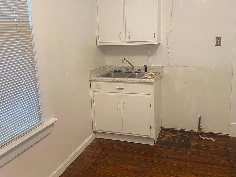 2096 Court Ave #1 — Photo 9