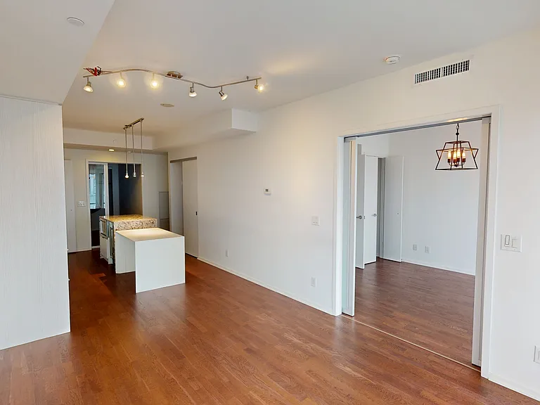 1 Bloor St E #4407 — Photo 10