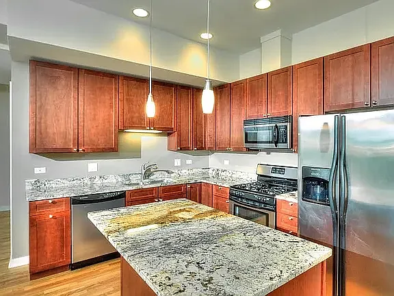 2417 W Erie St #201 — Photo 2