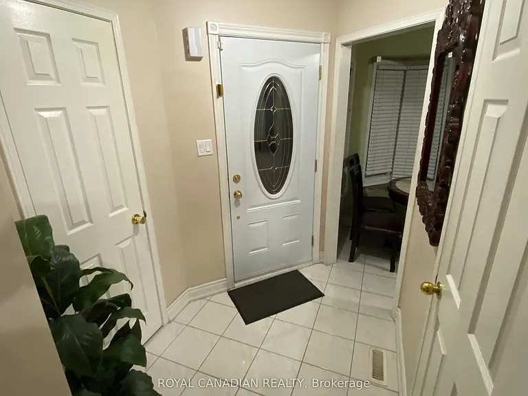 9 Clarion Cres #UPPER — Photo 2