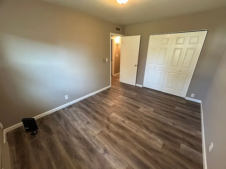 504 W Linden St — Photo 12