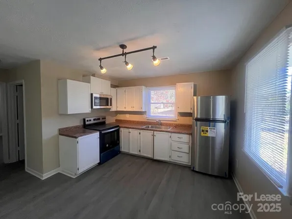 144 Mountain View Rd #B, Bessemer City, NC 28016