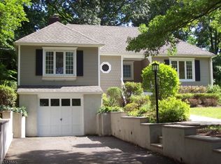 16 Ash St, Basking Ridge, NJ 07920