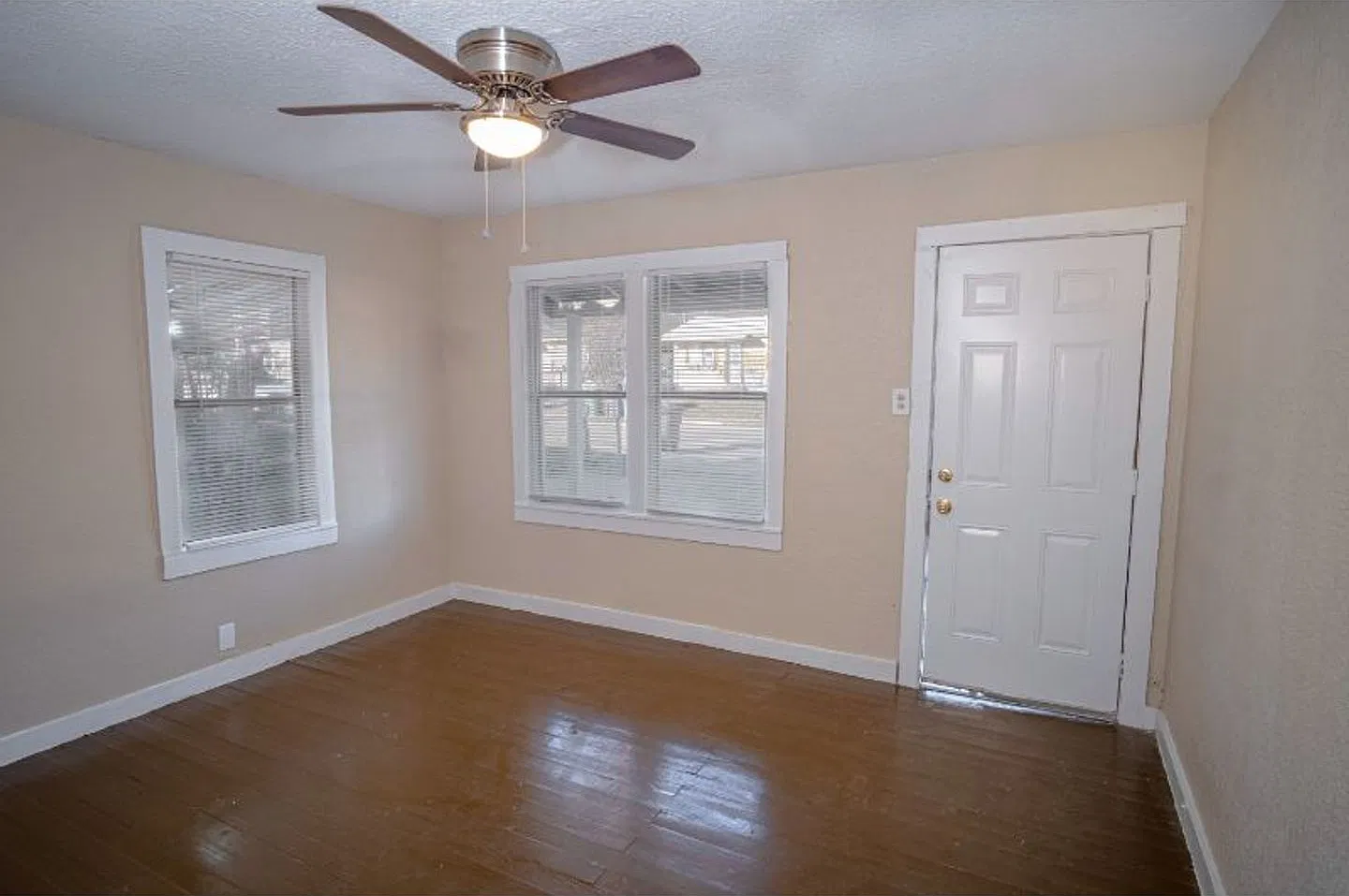 Amazing Newly Remodeled Home Near Downtown — Photo 4