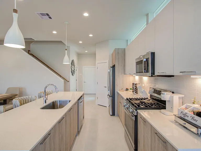 5215 Noble St #B — Photo 21