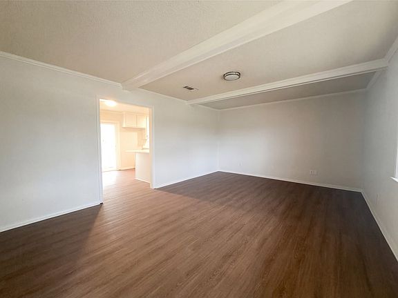 5th image of 802 N Hughes St