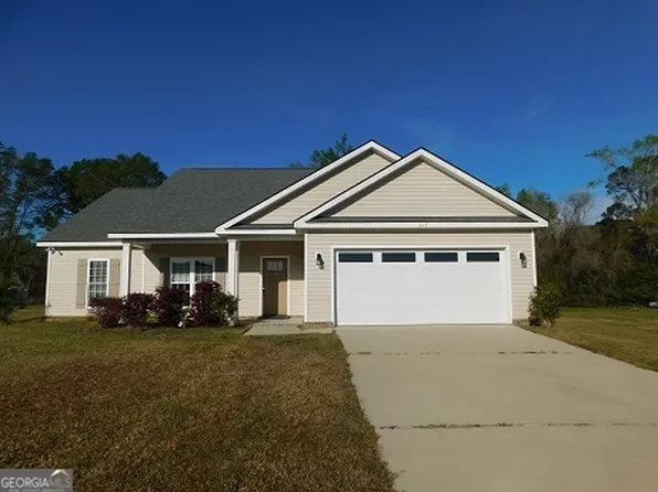 217 Fallen Leaf Dr, Brooklet, GA 30415
