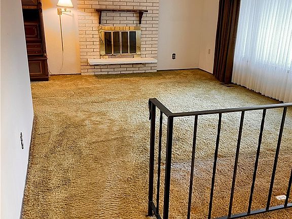 4th image of 7839 Husky Way SE