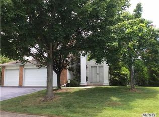 156 Country Club Dr, Commack, NY 11725