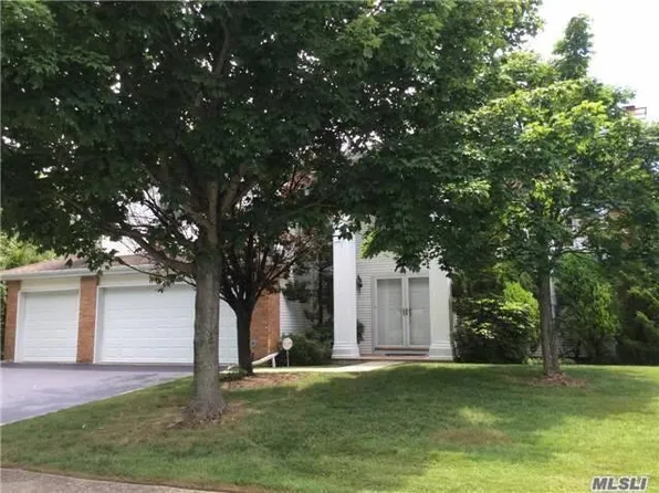 156 Country Club Dr, Commack, NY 11725