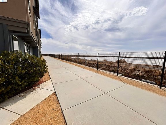 4th image of 9800 Seawind Way
