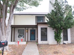 393 Fenwick Dr, Windcrest, TX 78239