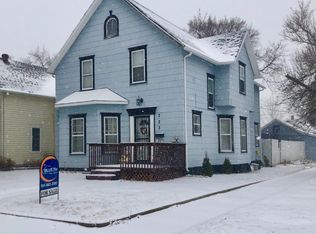 723 6th St NE, Devils Lake, ND 58301