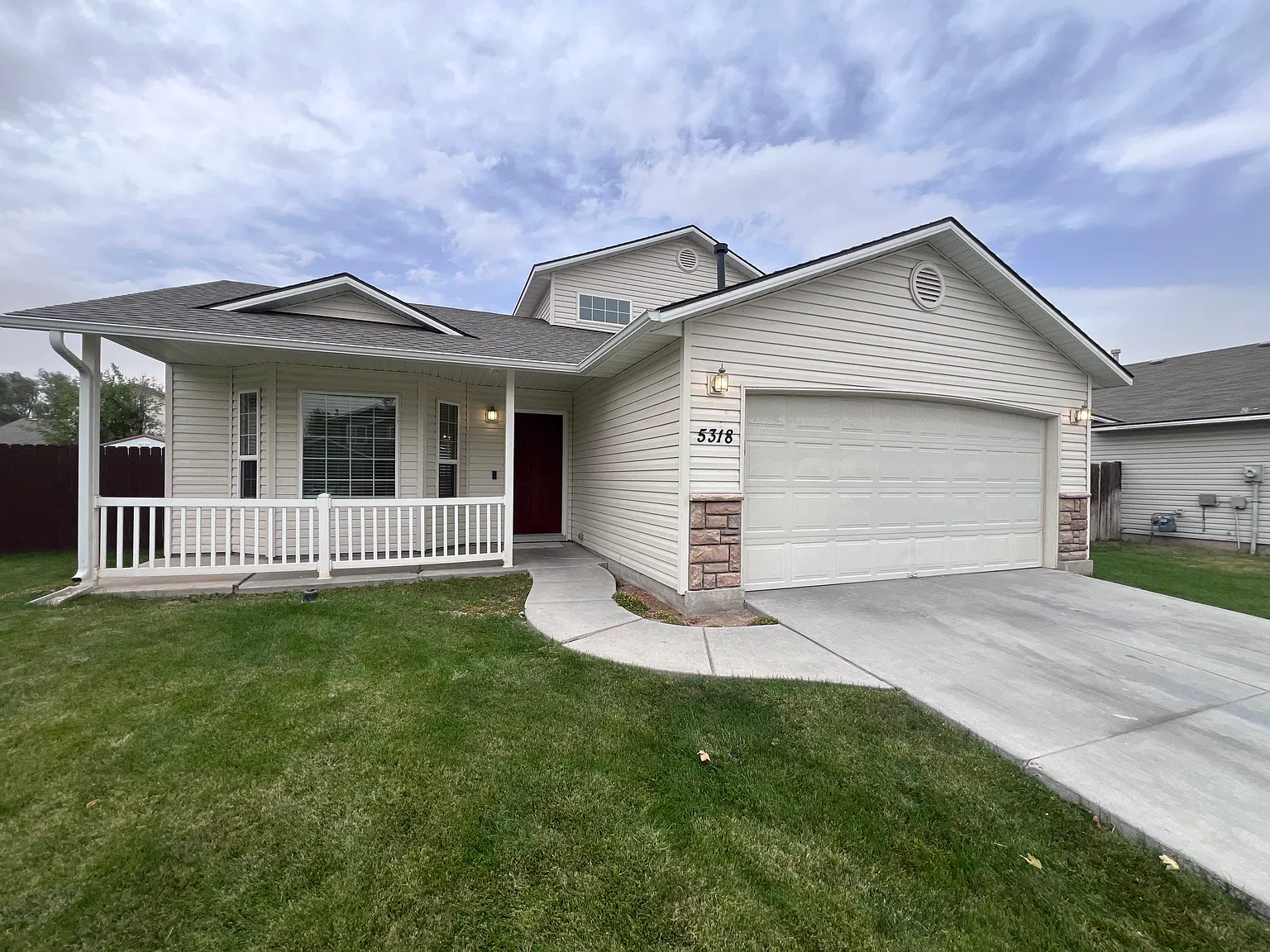 3 bed, 1255 sqft, $2,200 — Photo 1