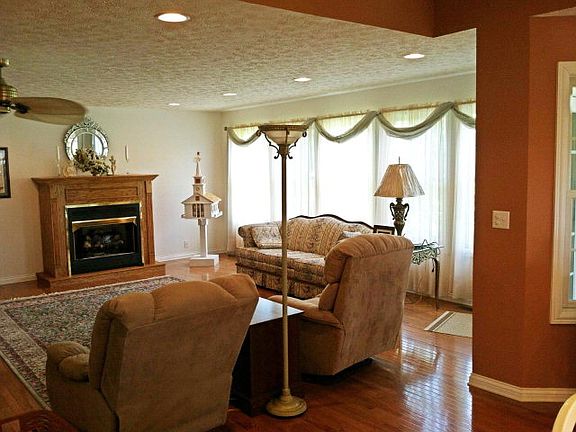 2nd image of 116 Golden Pond Cir