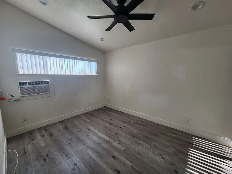 211 S 13th St #6 — Photo 8