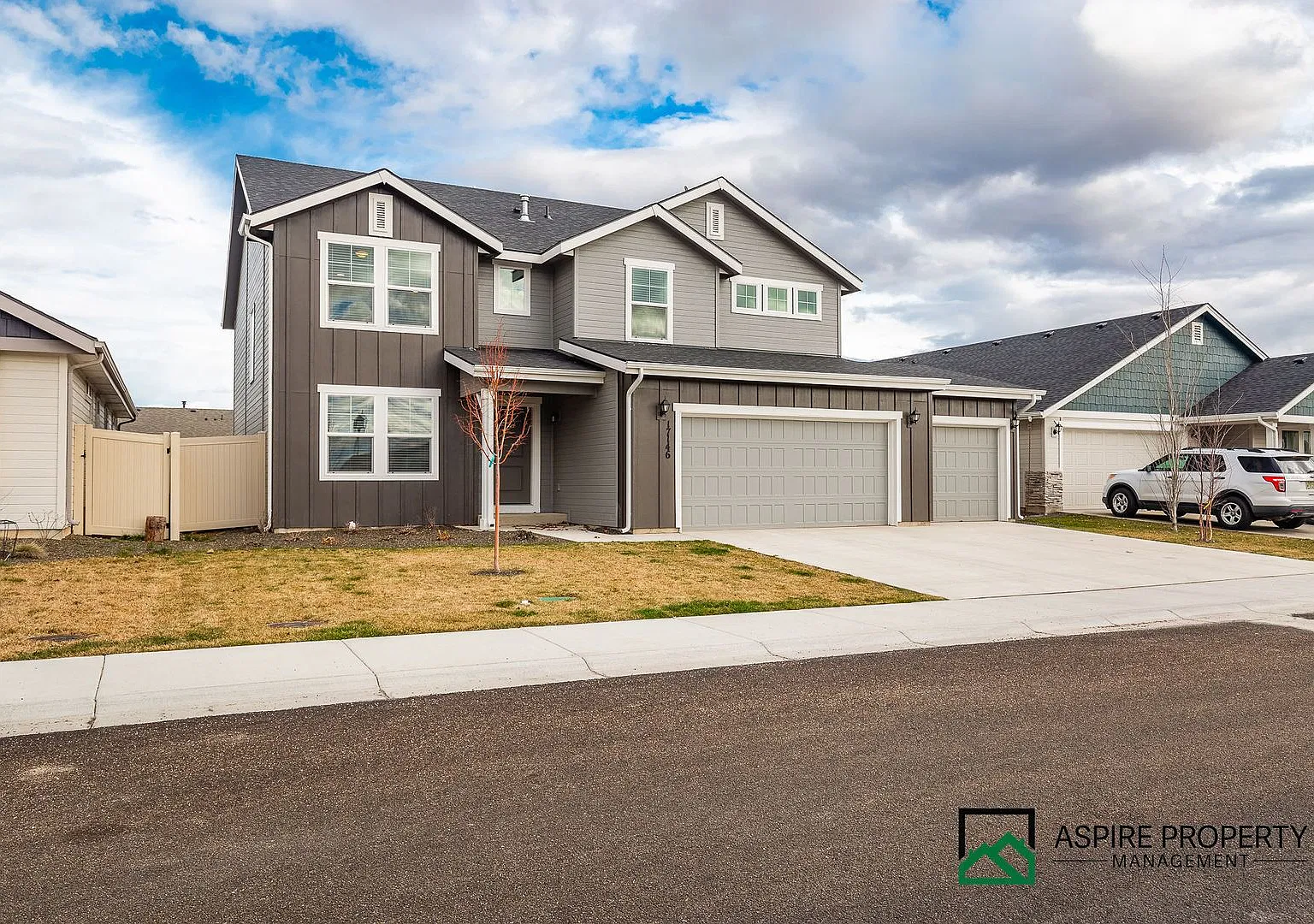 Spacious 4 Bedroom Home 2.5 Bath in Great Neighborhood — Photo 3