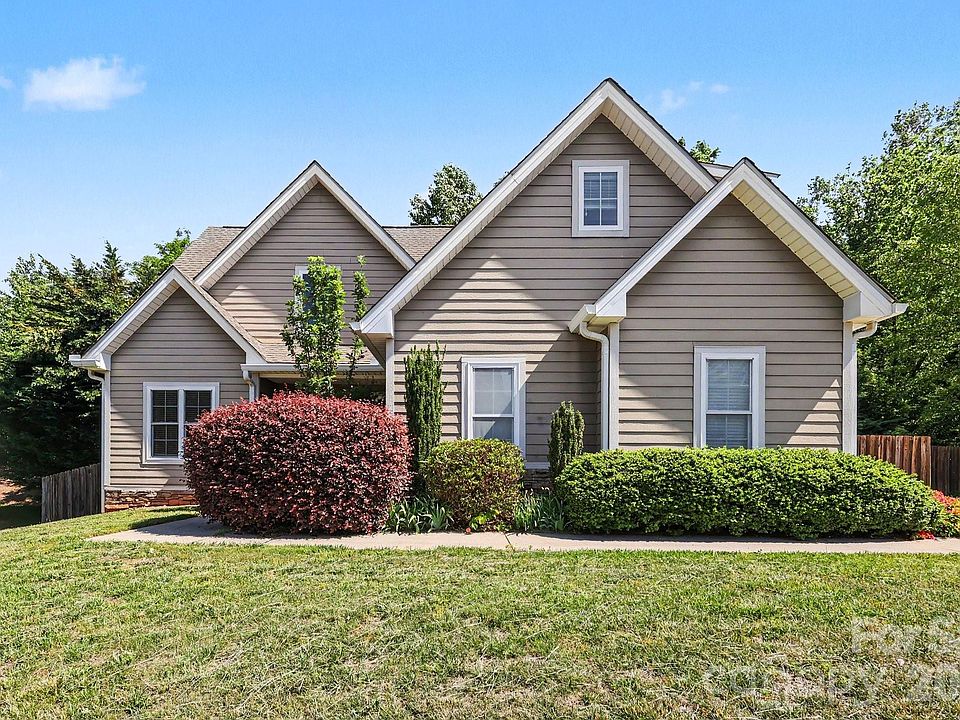 1st image of 14 Halyn Ln