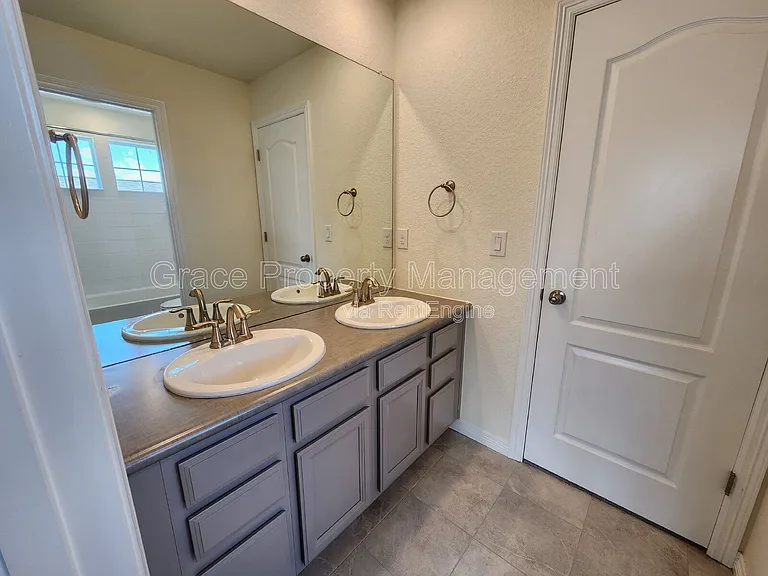 808 Byrd Dr — Photo 18